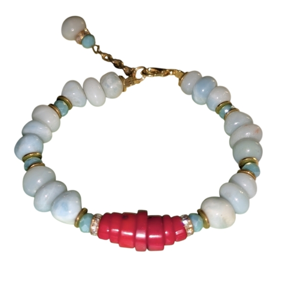Chic Red Corals and Blue Beaded Bracelet - Picture 2 of 3